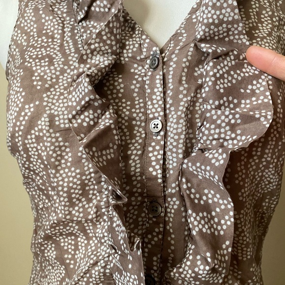Ann Taylor V-line Brown & White Polka Dots Sleeveless Ruffles Button-Up Blouse - Picture 3 of 6